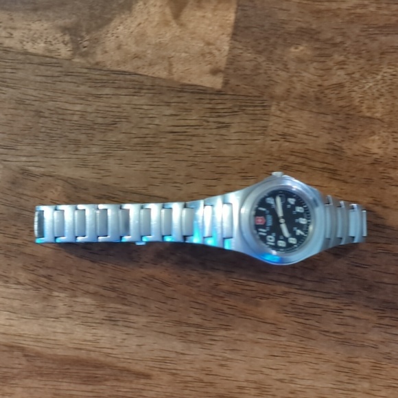 Vintage Swiss Army ladies watch - Picture 8 of 9